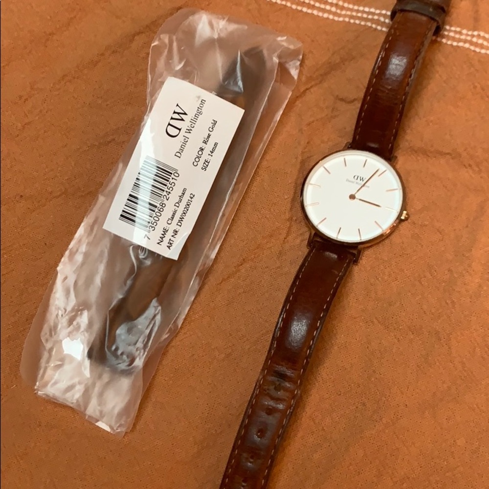 Daniel Wellington Petite watch. Rose gold buckle